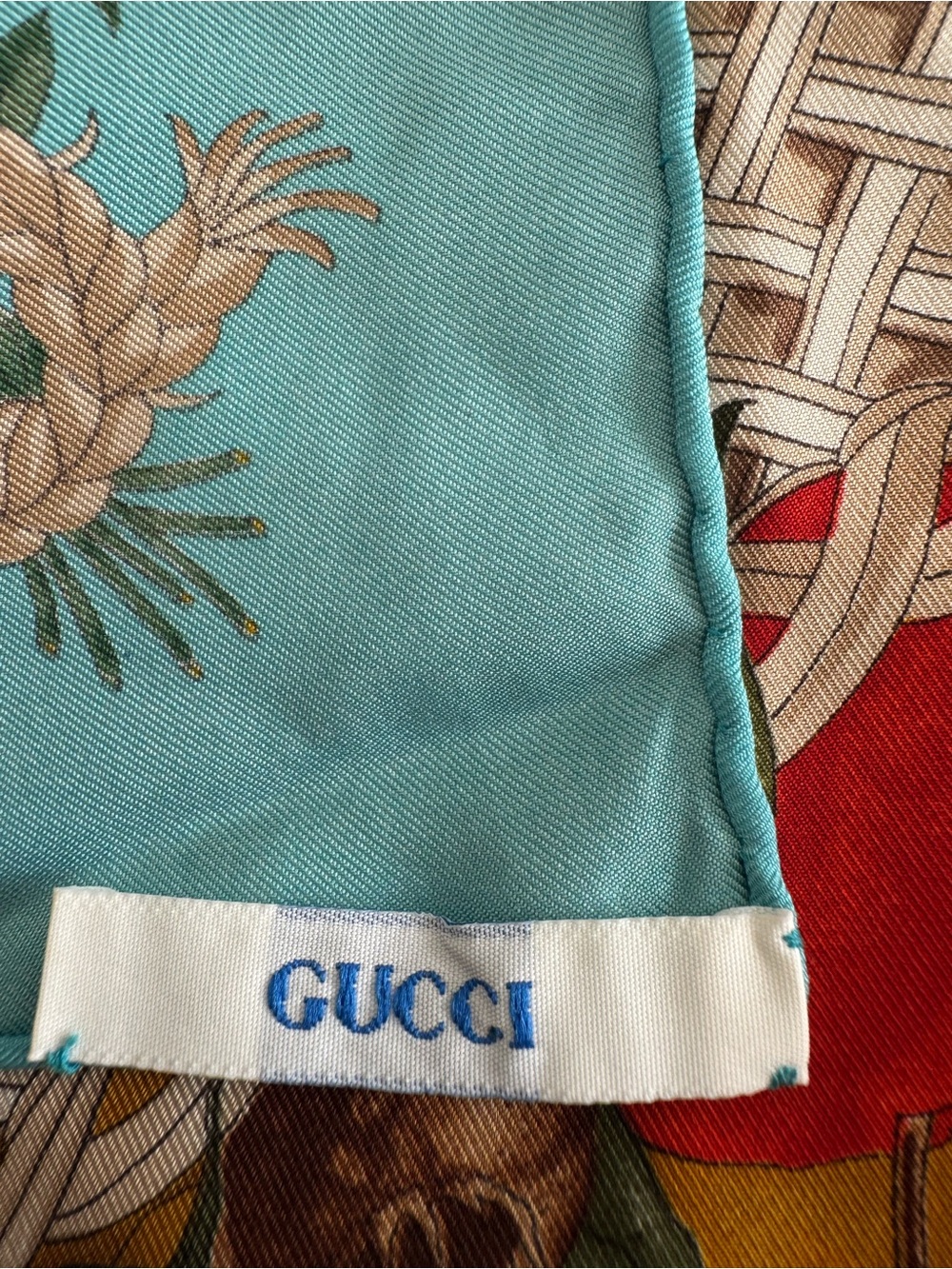 Gorgeous Gucci Vintage Silk  Designer Scarf by V.ACCORNERO - Picture 4 of 6